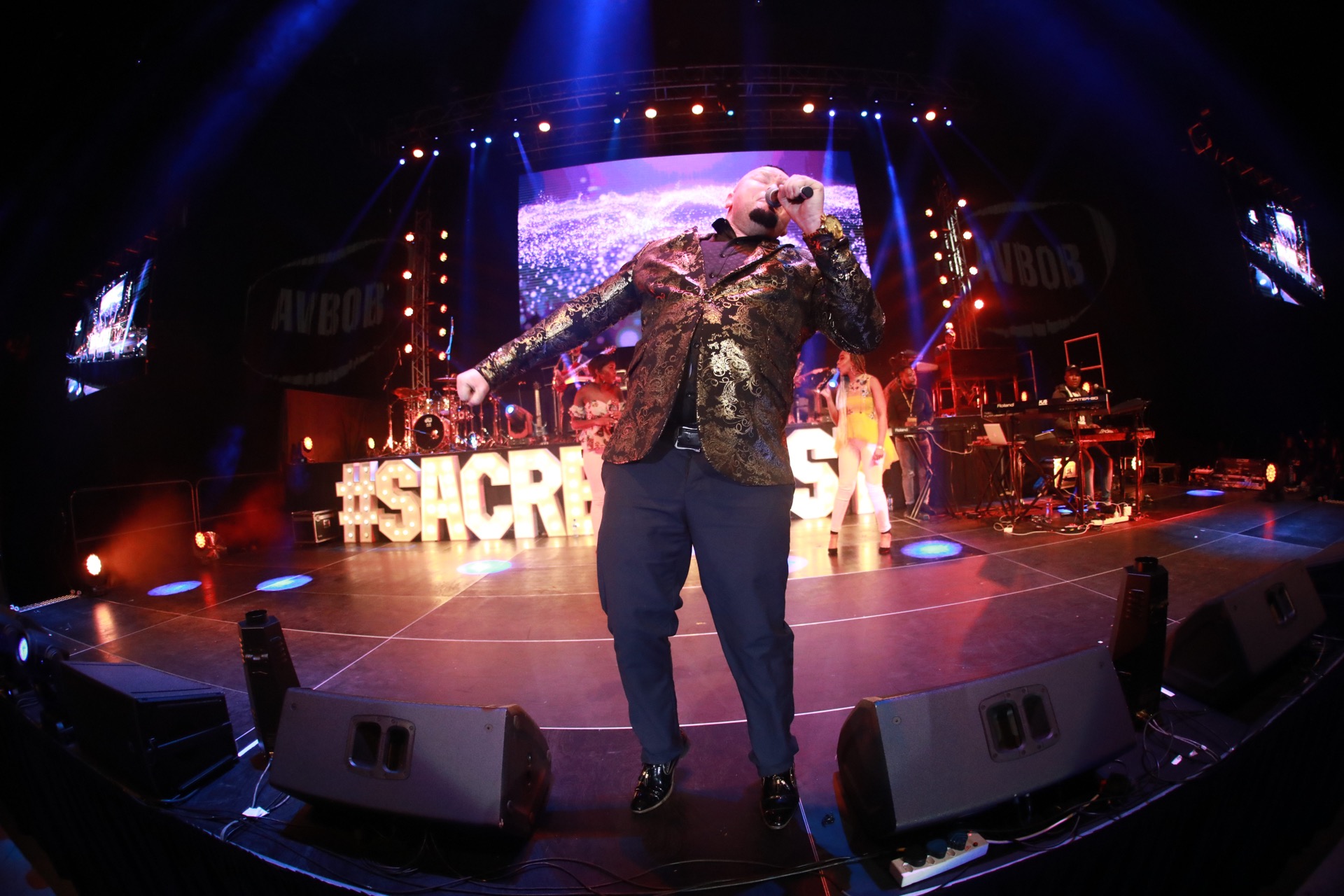 #SACRED: the frontman roars